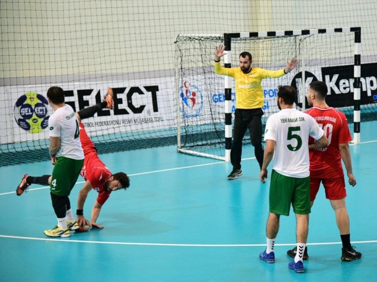 Mamak hentbolda dolu dizgin devam ediyor