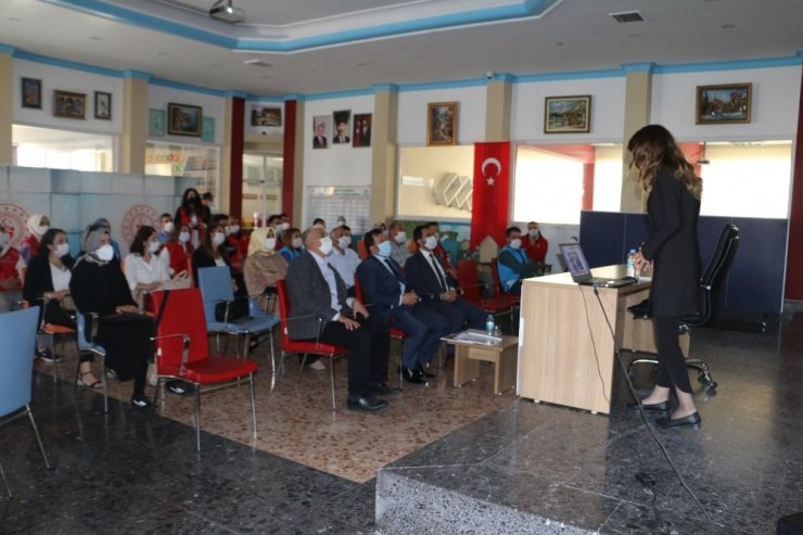 İl Müdürü Kabakçı, Gençlik Merkezi Müdürlerinden Brifing Aldı