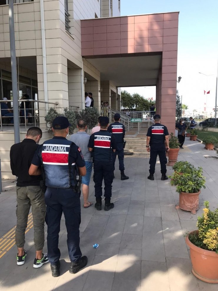 İzmir’de hırsızlık şüphelisi 3 şahıs kıskıvrak yakalandı