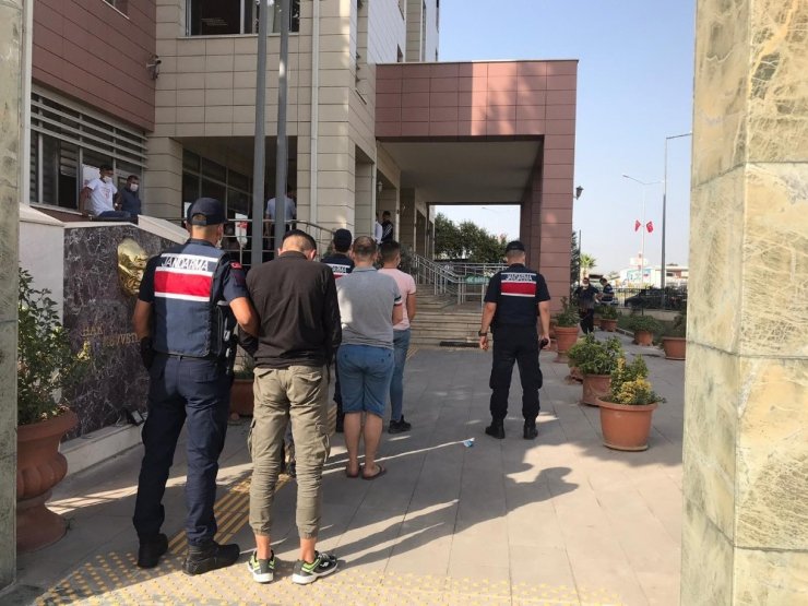 İzmir’de hırsızlık şüphelisi 3 şahıs kıskıvrak yakalandı