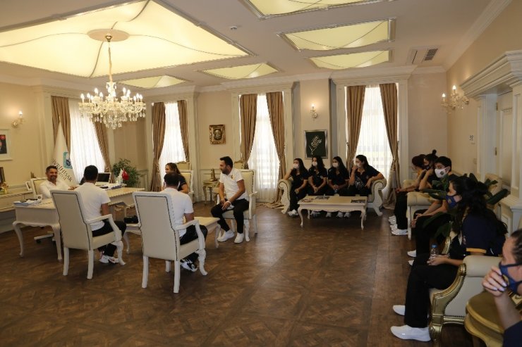 Sivrihisarspor Kadın Voleybol takımı moral depoladı