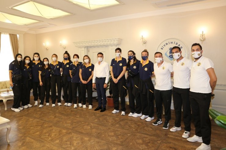 Sivrihisarspor Kadın Voleybol takımı moral depoladı