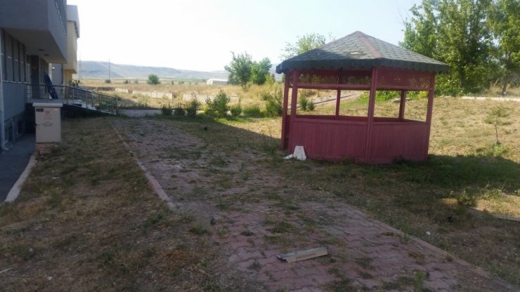 Kayseri Üniversitesi Seyrani Meslek Yüksekokulu’nun peyzaj çalışmaları tamamlandı