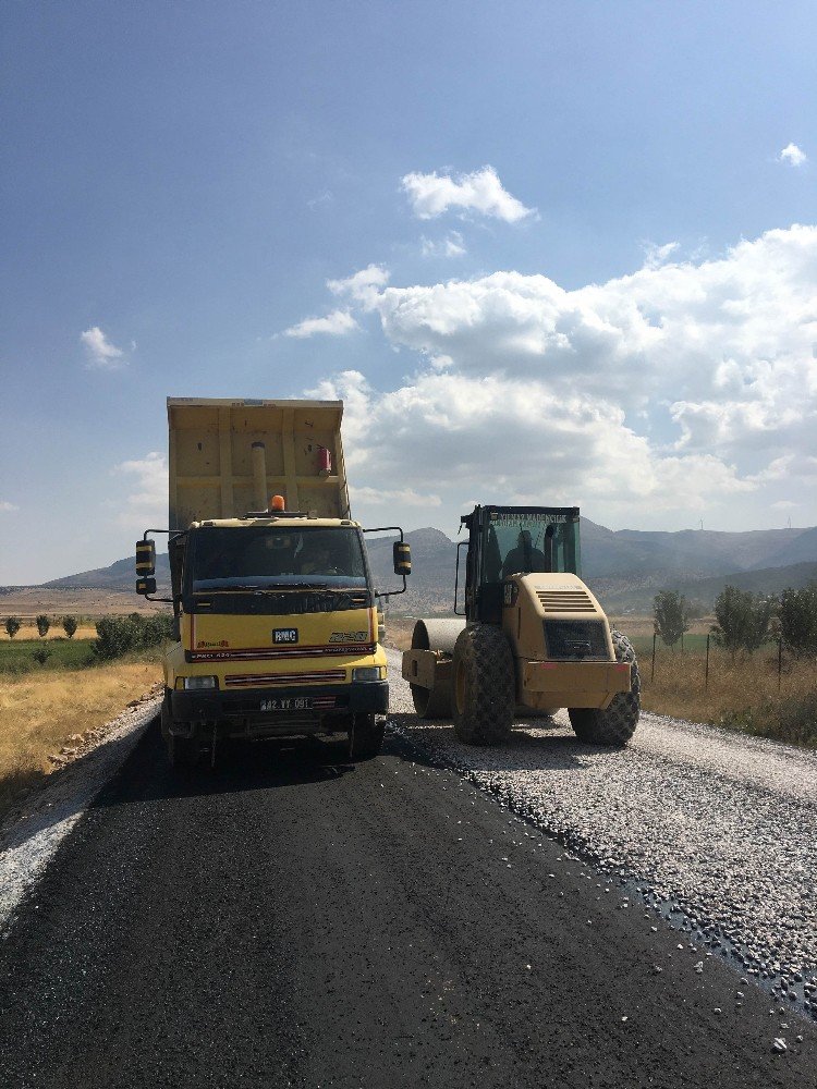 Konya Kadınhanı’nda 148 kilometre yol yenilendi