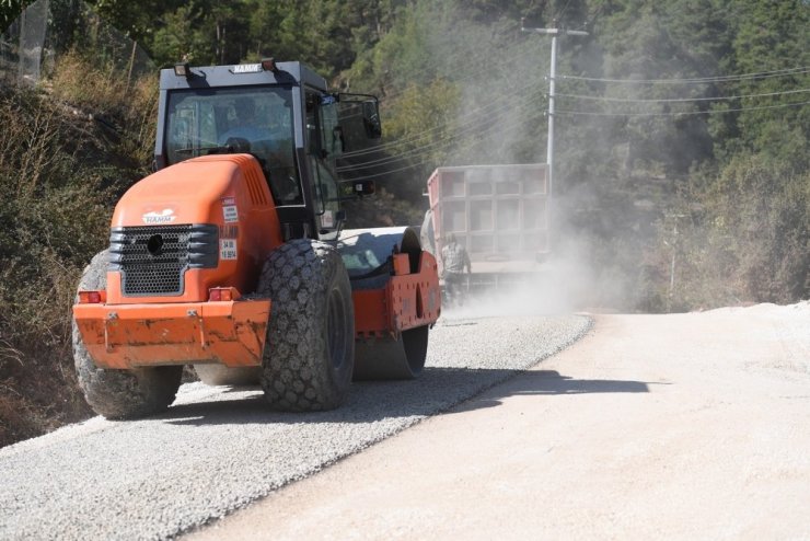 Konyaaltı’ndan yayla yollarına asfalt çalışması