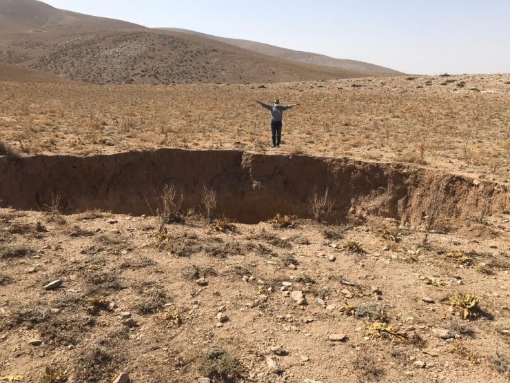Konya’da 30 metre çapında obruk oluştu