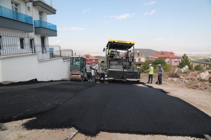 Erciyes Kayak Merkezi’nin giriş kapısı olan Hisarcık Mahallesi’nde yollar yenileniyor