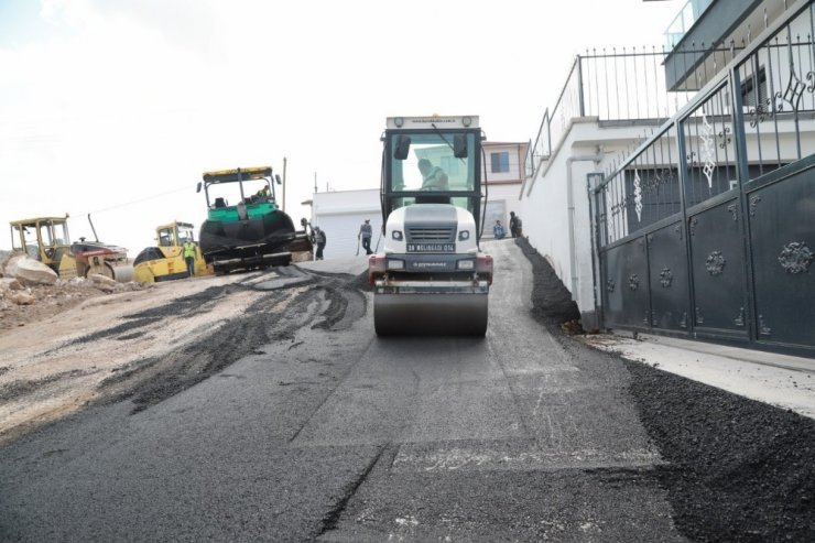 Erciyes Kayak Merkezi’nin giriş kapısı olan Hisarcık Mahallesi’nde yollar yenileniyor
