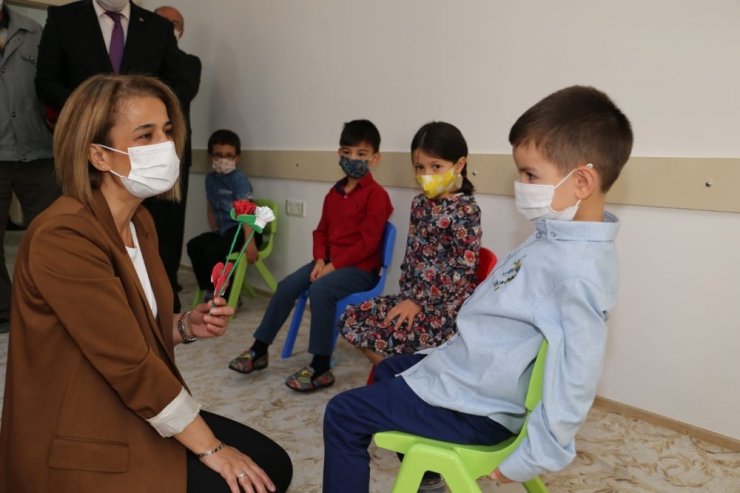 Vali Becel, Çiçekli Cami ve Kur’an kursunu ziyaret etti