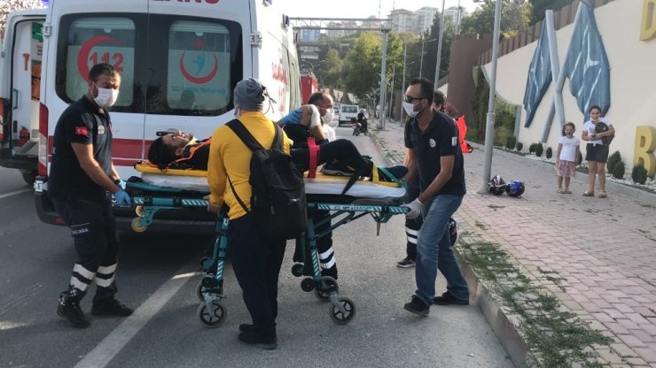 Otomobil ile motosiklet çarpıştı; 2 yaralı