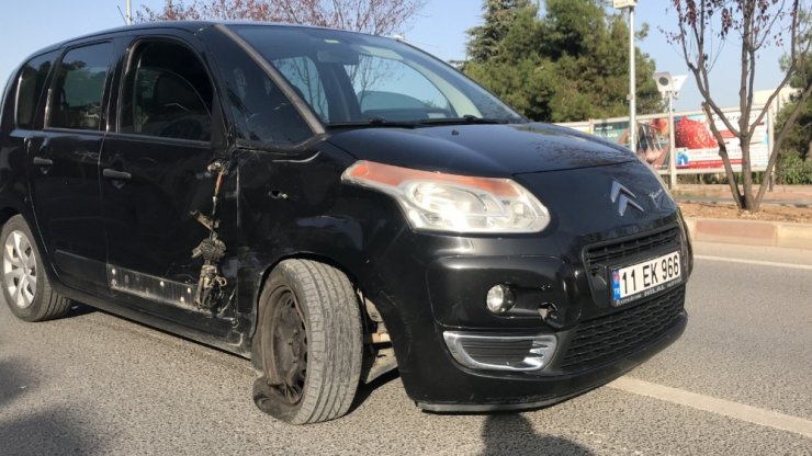 Otomobil ile motosiklet çarpıştı; 2 yaralı