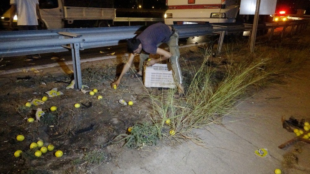 Seyir halindeki tır’ın yükü kaydı! Limonlar otoyolu kapattı