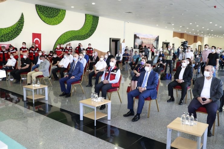 Sultangazi Belediyesi personeline afet eğitimi sertifikası