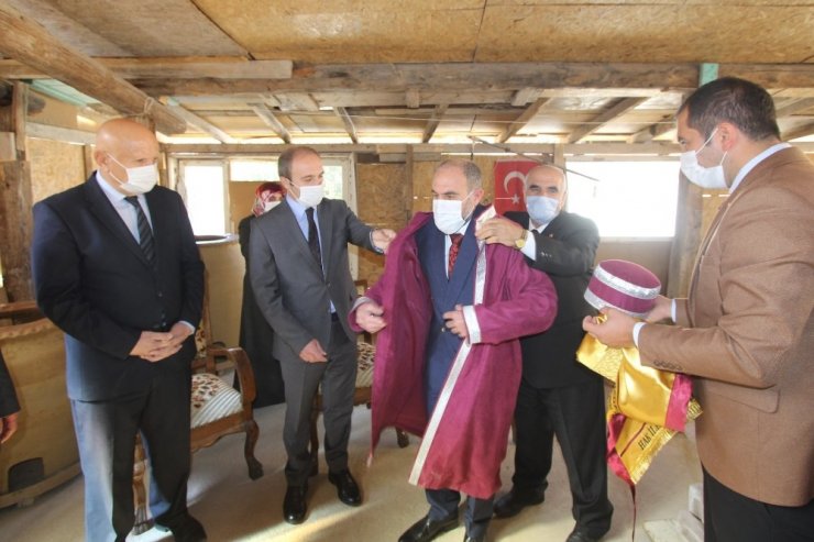 Yılın Ahisi Purutoğlu kaftanını giydi