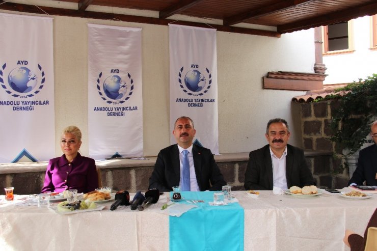 Adalet Bakanı Gül: “FETÖ bir terör örgütüdür, FETÖ’cülük bir zihniyettir. Bu zihniyetle de mücadele etmek lazım”