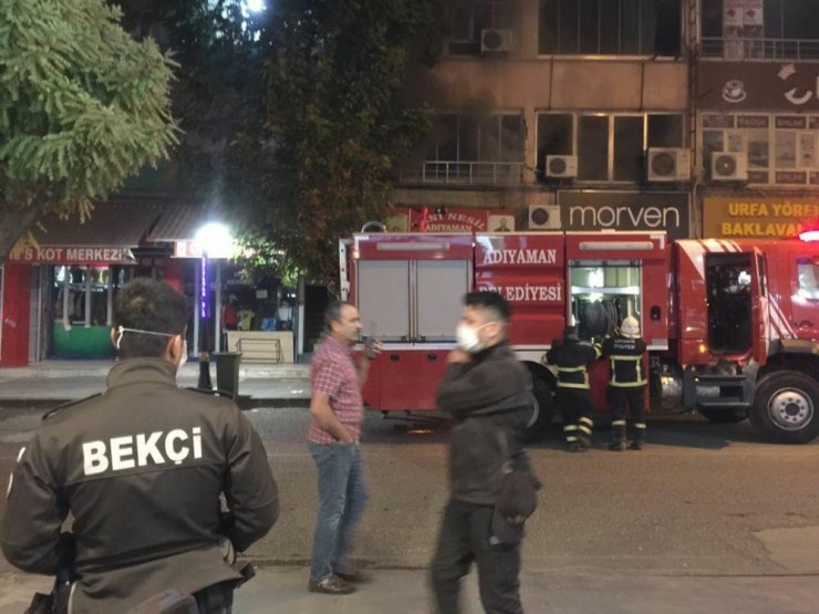 Çiğköfte dükkanı cayır cayır yandı