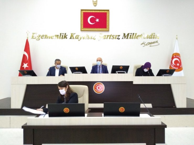 Meclis kürsüsünden ’Allı Turnam’ türküsü söyledi