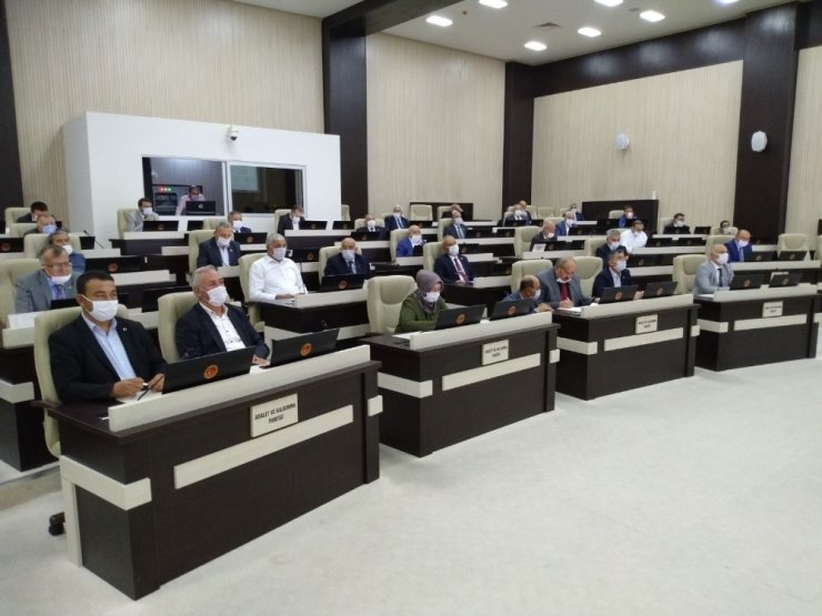 Meclis kürsüsünden ’Allı Turnam’ türküsü söyledi