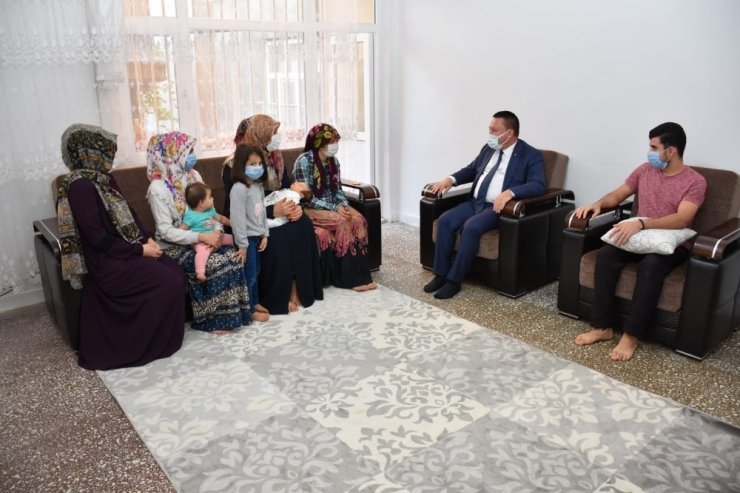 Başkan Beyoğlu yerinde dönüşümün uygulanacağı yerde vatandaşlara projeyi anlattı