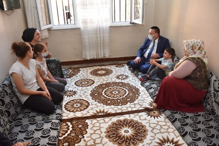 Başkan Beyoğlu yerinde dönüşümün uygulanacağı yerde vatandaşlara projeyi anlattı