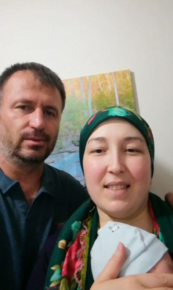 Kadavradan rahim nakliyle anne olan Derya Sert, bebeğini kucağına alıp mutluluğunu paylaştı