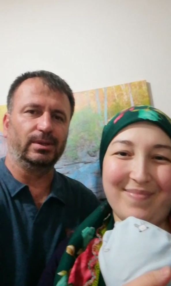 Kadavradan rahim nakliyle anne olan Derya Sert, bebeğini kucağına alıp mutluluğunu paylaştı