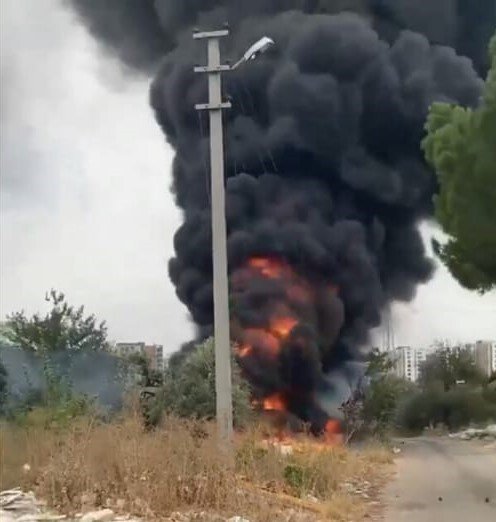 Antalya’da atık yangınından çıkan dumanlar gökyüzünü kapladı