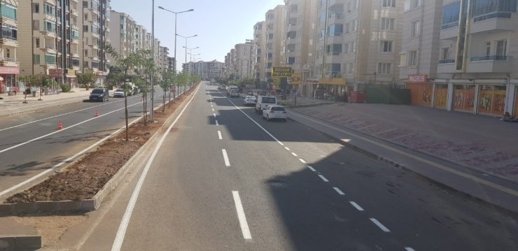 Diyarbakır’daki caddelerde yol çizgi çalışmaları sürüyor