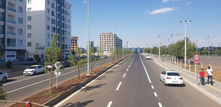 Diyarbakır’daki caddelerde yol çizgi çalışmaları sürüyor