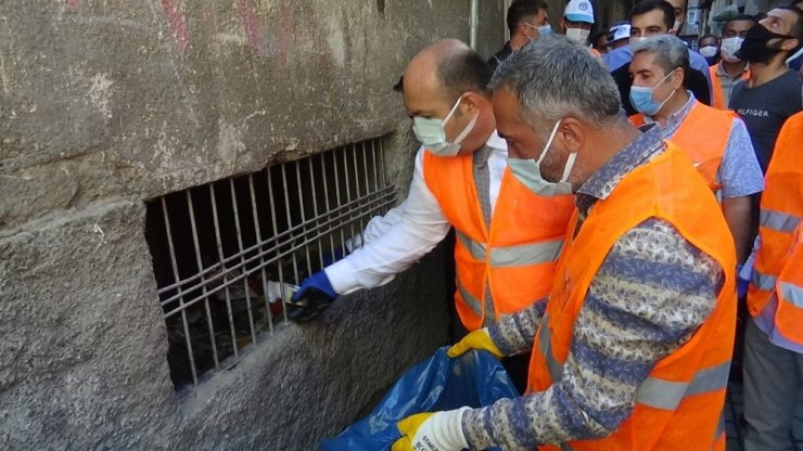 Sur sokaklarında önce temizlik ardından korona virüs denetimi yapıldı