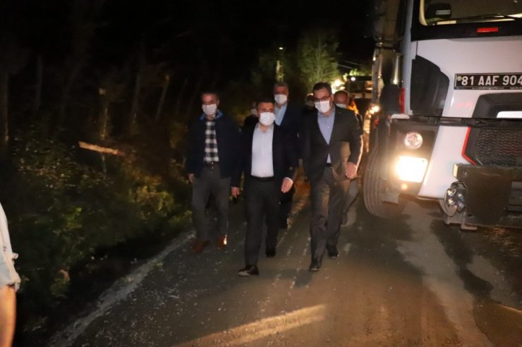 Asfalt çalışması gece gündüz devam ediyor