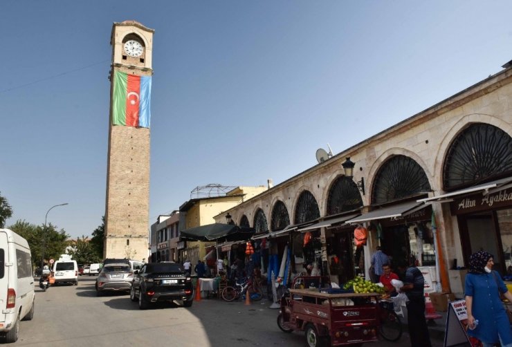 Adana, Türk ve Azerbaycan bayraklarıyla donatıldı