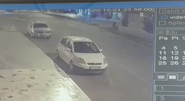 Sokak köpeklerinden kaçarken başını çarpıp öldü