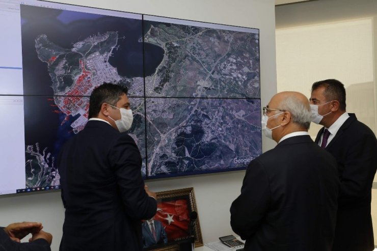 Vali Köşger’den 9 saatlik Aliağa turu