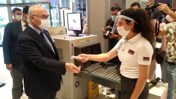 İzmir Valisi Köşger: “Vaka sayısında yükselme yok, sabitlendi”