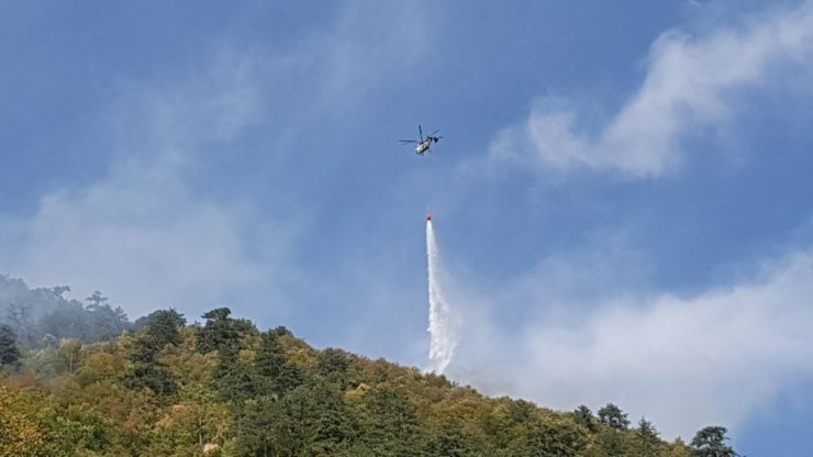 Karabük’teki orman yangınına uçak ve helikopterle müdahale ediliyor