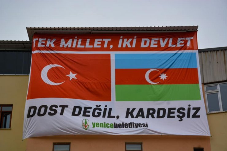 Yenice Belediyesi’nden Azerbaycan’a dev pankartlı destek