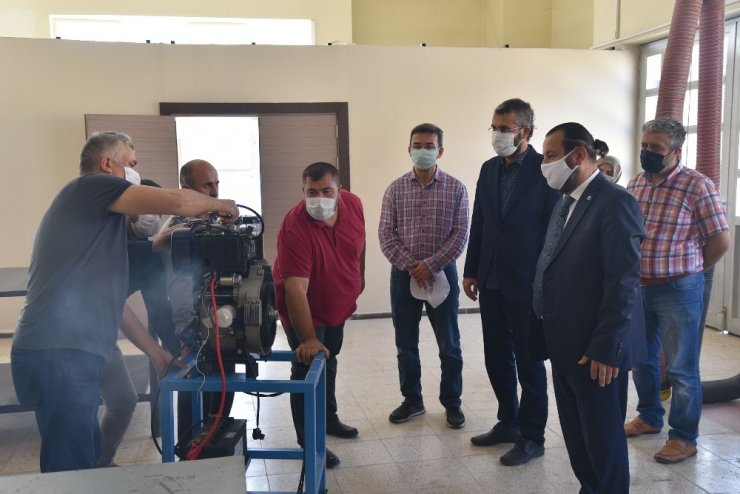 Rektör Akgül, Teknik Bilimler MYO atölyelerini gezdi
