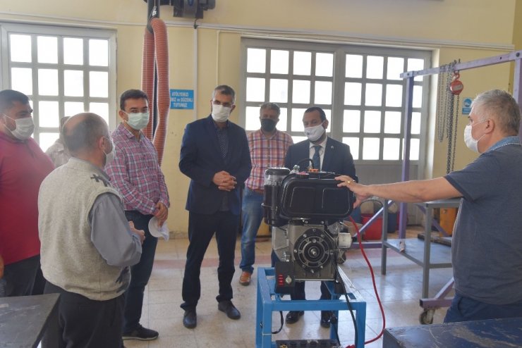 Rektör Akgül, Teknik Bilimler MYO atölyelerini gezdi