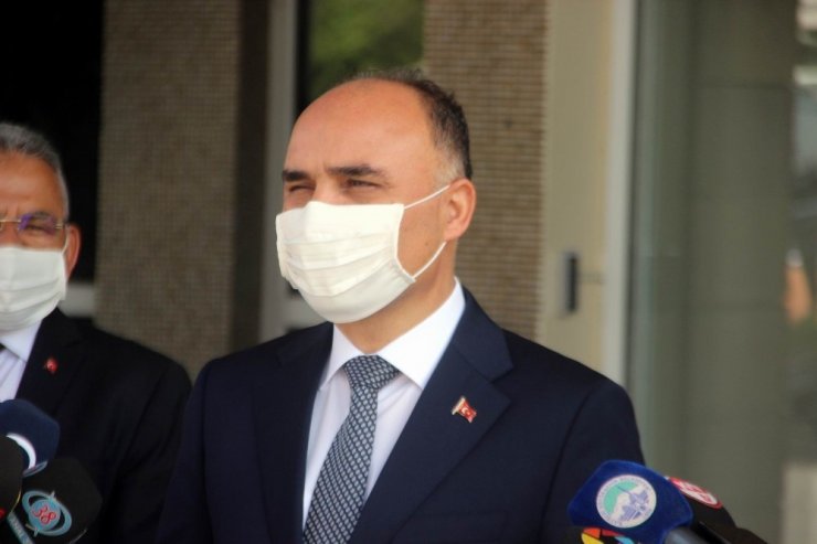 Kayseri’de açık alanda sigara içenlere 900 TL ceza uygulanacak