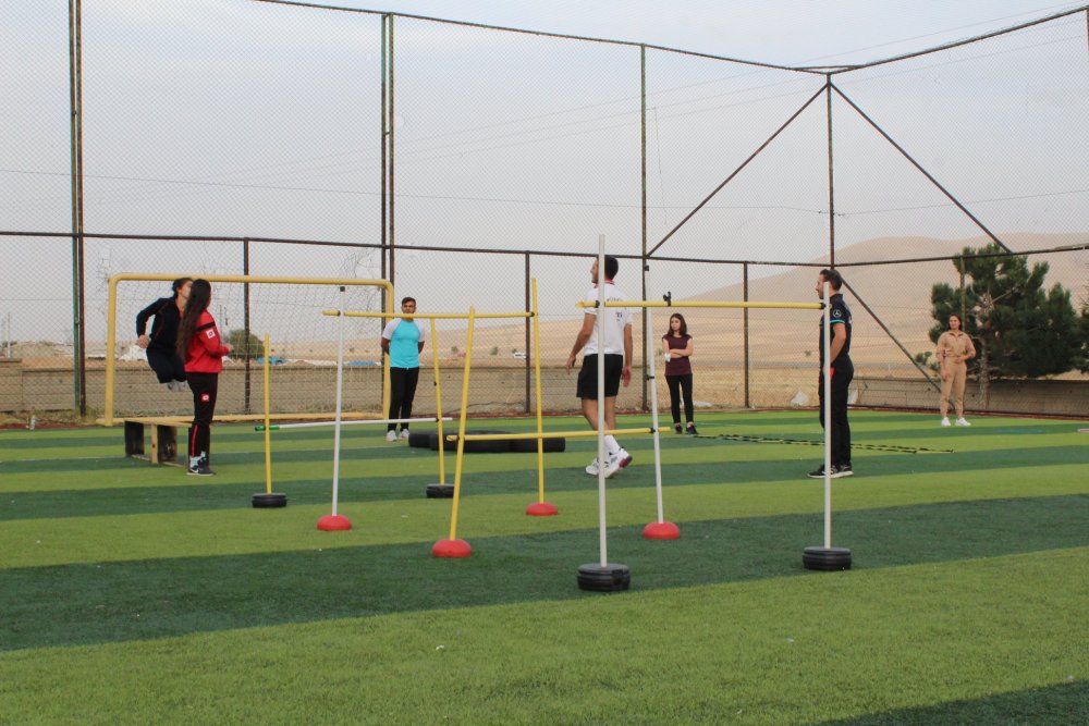 Konya'da BESYO bekçilik polislik ve Milli Savunma Üniversitesi'ne hazırlanan öğrencilere ücretsiz kurs