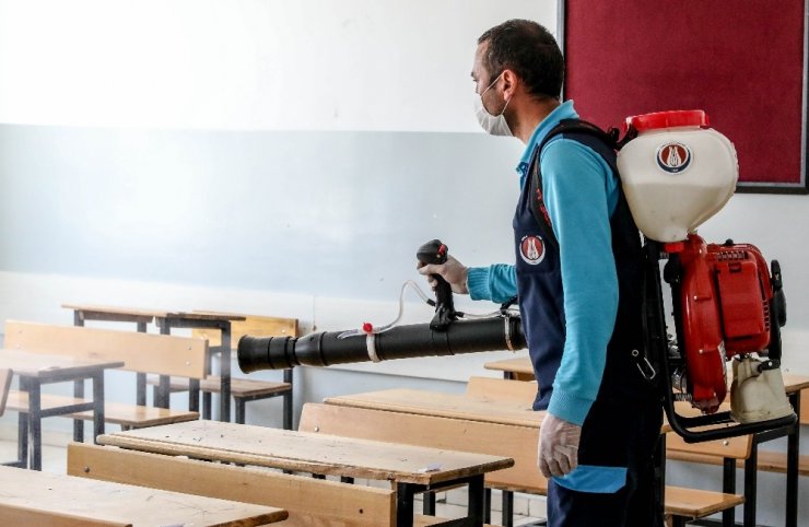 Sincan’ın dört bir köşesinde dezenfekte çalışmaları devam ediyor