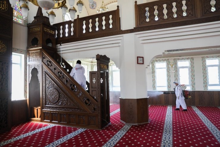 Sincan’ın dört bir köşesinde dezenfekte çalışmaları devam ediyor