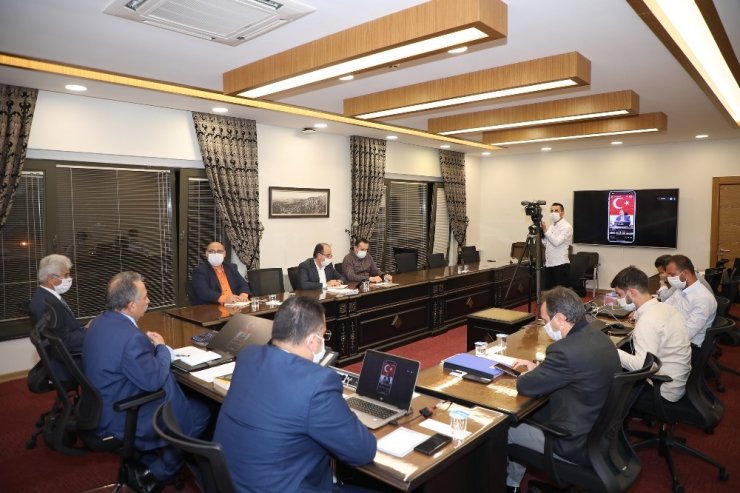 Başkan Yalçın hem cevapladı hem gündemi değerlendirdi