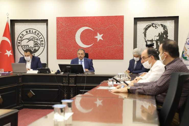 Başkan Yalçın hem cevapladı hem gündemi değerlendirdi