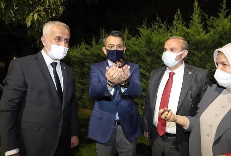 Bakan Pakdemirli’ye pirinç ve kestane ikram edildi