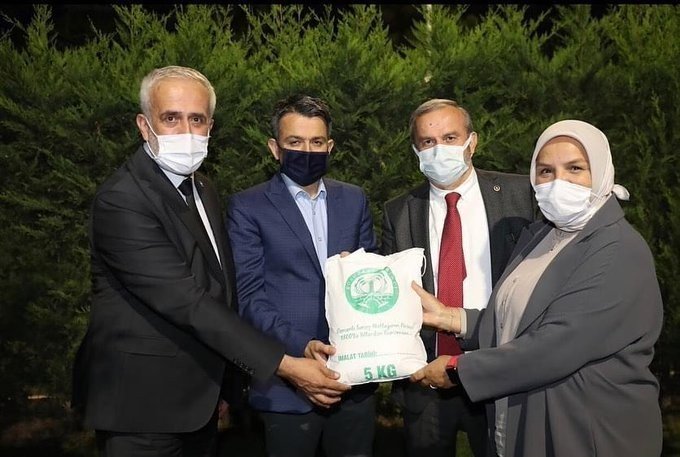 Bakan Pakdemirli’ye pirinç ve kestane ikram edildi