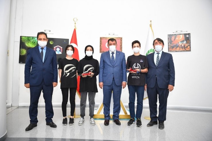 Teknofest’te ödül kazanan öğrencilerden Başkan Gürkan’a ziyaret