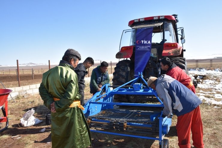 TİKA’dan Moğol çiftçilere destek