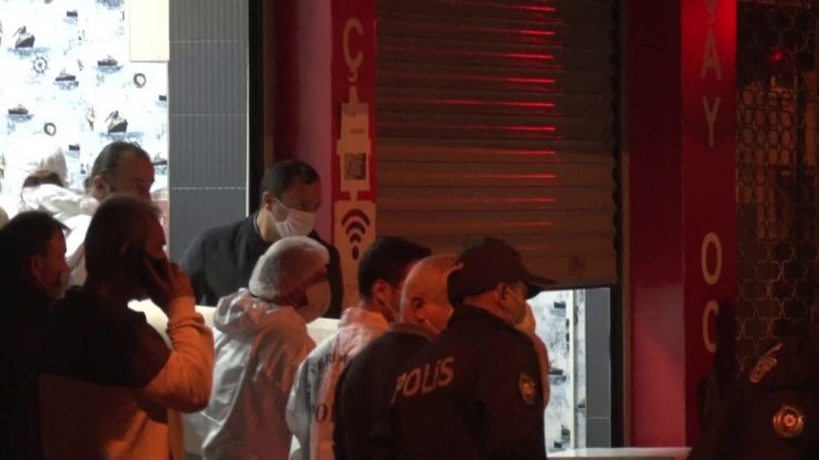 Pendik’te bir kafede oturan şahıslara silahlı saldırı; 1 ölü 1’i ağır 3 yaralı